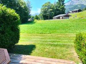 Appartements Studio pour 4 avec terrasse plein pied, coin montagne, vue montagne & nature a Praz sur Arly : photos des chambres