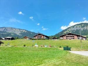 Appartements Studio pour 4 avec terrasse plein pied, coin montagne, vue montagne & nature a Praz sur Arly : photos des chambres