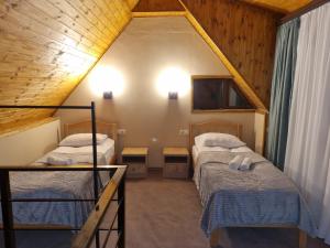 Gergeti wood -hut for 4 people