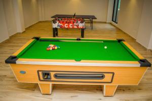 65-inch TV, Westlands Apt, Rooftop Pool, Gym, BBQ