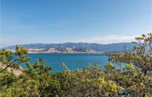 2 Bedroom Stunning Apartment In Novalja