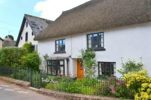 Carlton House - Stokeinteignhead