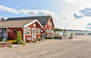 Gorgeous Home In Färjestaden With Wifi