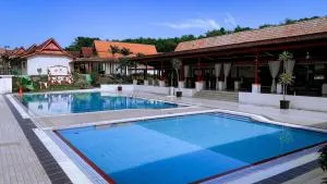 Lovita Tanjung Bidara Beach Resort - Думай