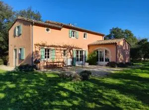 BASTIDE PROVENÇALE au calme - 格里尼昂