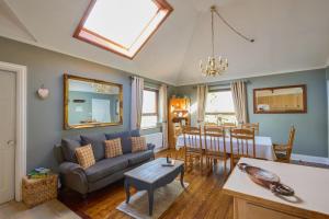 Luxurious tranquil private sleeps 8 free parking
