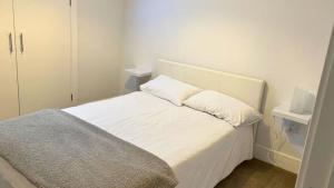 Charming Two Bedroom Cottage Hedsor