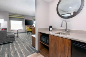 King Studio Suite - Non-Smoking room in Hampton Inn & Suites Cleveland-Beachwood