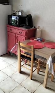 Appartements Studio pour 4 avec terrasse plein pied, coin montagne, vue montagne & nature a Praz sur Arly : photos des chambres