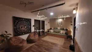 Netflix & Chill Inn - Manī Mājra