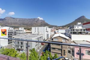 CBD Loft with Mountain View, Balcony, Aircon, Parking