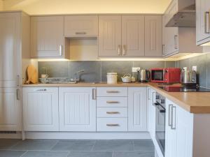 Caws Cottage - Lancych