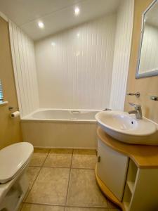 OCEAN BLISS LODGE - A Seaview Luxury Lodge with access to private beach