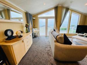 OCEAN BLISS LODGE - A Seaview Luxury Lodge with access to private beach