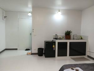 Popular Muang Thong Thani Condo, Building T9, Floor 8, Room 13