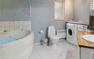 Holiday Home Kamillevej Væggerløse Denm