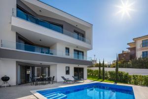 HADRIE LUXURY RESORT AND VILAS Rova