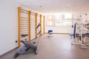 Apartamento con jacuzzi, sauna, gimnasio y piscina enfrente del mar
