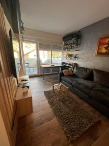 LUX Apartment A&M Netflix