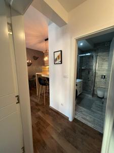 LUX Apartment A&M Netflix