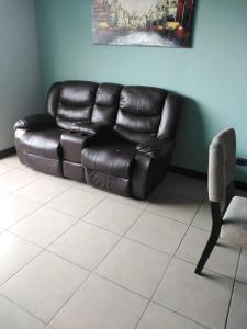 The king inn Habitacion # 3 Estadia por habitacion