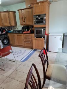 En-suite room with Juliet balcony in a house