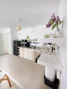 Cozy Little Spot! 2BR, 1st Level, Near Airport