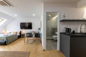 KIP Old Town Modern Apartment with Free Parking & AC