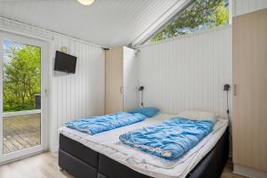 Nice Home In Ebeltoft With 3 Bedrooms, Sauna And Internet