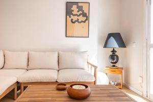 Pasaje Mallol Penthouse by Valcambre