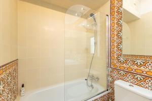 Pasaje Mallol Penthouse by Valcambre