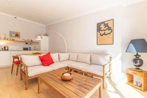 Pasaje Mallol Penthouse by Valcambre