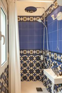 Pasaje Mallol Penthouse by Valcambre