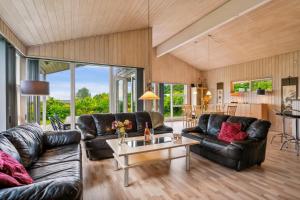 Amazing Home In Ebeltoft With 3 Bedrooms And Internet