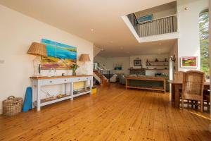 Schull Coastal rural hideaway 5 night min