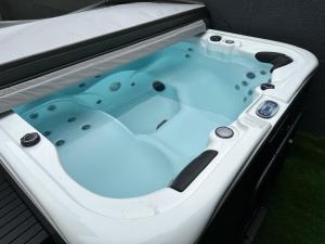 Maisons de vacances Europapark a 11km Suite Lune avec Jacuzzi : photos des chambres