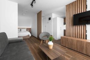 Ultima, Nilie Hospitality MGMT