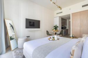 Frank Porter - Azizi Riviera 28