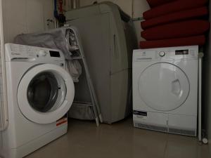Maisons de vacances Le So Art, grande maison 4 chambres, terrain de petanque, grand jardin clos, flipper, babyfoot, jeux Arcade, ping pong,1 km mer, proche golf, Port en Bessin, Bayeux et plages du debarquement, adaptee enfants : photos des chambres