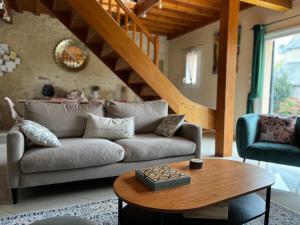 Maisons de vacances Le So Art, grande maison 4 chambres, terrain de petanque, grand jardin clos, flipper, babyfoot, jeux Arcade, ping pong,1 km mer, proche golf, Port en Bessin, Bayeux et plages du debarquement, adaptee enfants : photos des chambres