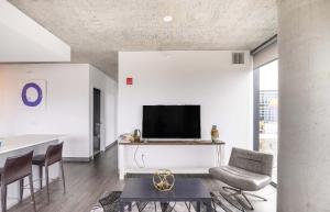 Sophisticated 3BR Suite - New Modern and Luxurious