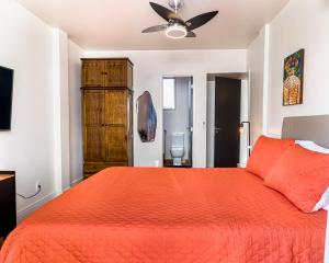 03 quartos , todo reformado, no posto 6 de COPACABANA enorme, 6 camas, ao lado de Arpoador e Ipanema , tudo climatizado , wifi e 3 smart tv, pauloangerami RP144