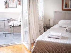 Chic Riverview Apartment - Dragash