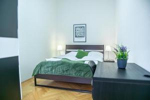 Comfortable 2BR Apt, Near Wiener Stadthalle