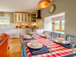 3 Bed in Crickhowell 48309