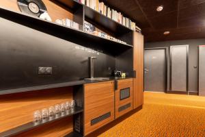 Auberges de jeunesse JOST Hostel Bordeaux Gare St Jean : Capsule lits jumeaux de 13 m² avec salle de bains privative JOST
