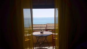 Two-Bedroom Apartment with Sea View (4 Adults + 1 Child)