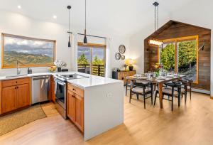 Epic Views - Hot Tub - Starlink Internet - Dogs OK