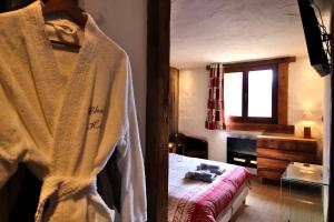 Chalets Prestigious Chalet for 18 Guests, Pool & Jacuzzi, close to slopes and resort center : photos des chambres