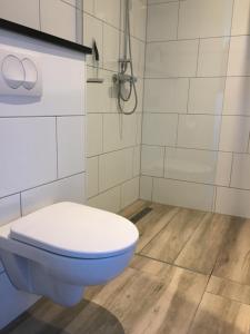 Bungalow op bedrijf met melkkoeien